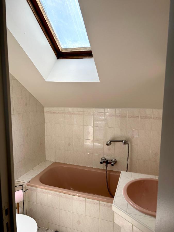 Des Halles : 4-6 Pers. Maison De Bourg. Holiday home *